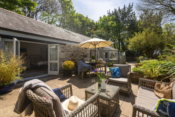 Rosehendra, Rosevidney