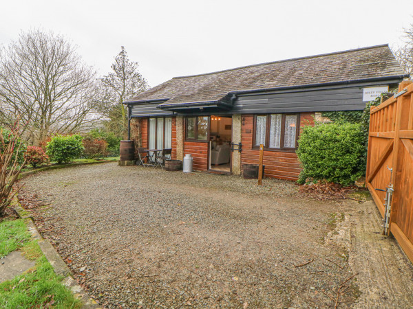 Hilly Field Barn Image 1