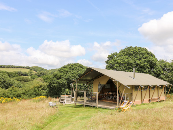 Bumble @ Stars &amp; Embers Glamping, Grampound