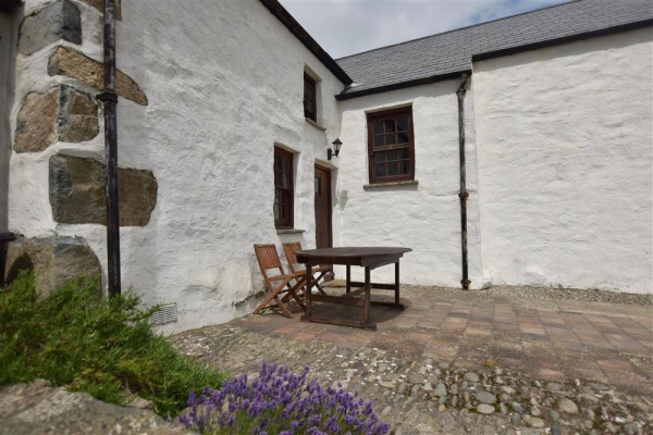 Panteurig Cottage Image 1