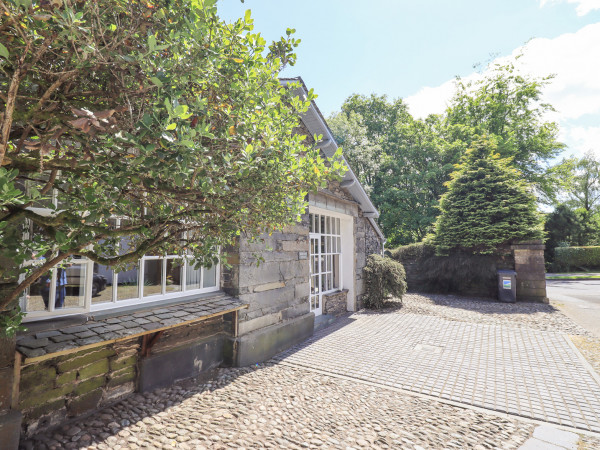 Courtyard Cottage Image 1