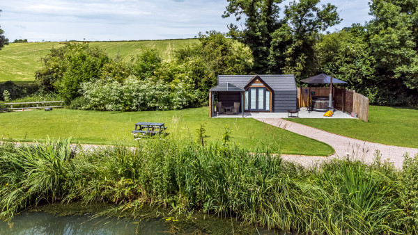 Acorn Lodge At Bridge Lake Farm &amp; Fishery, Chacombe