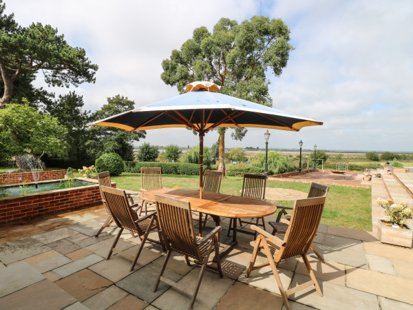 Waveney View Cottage, Burgh Castle