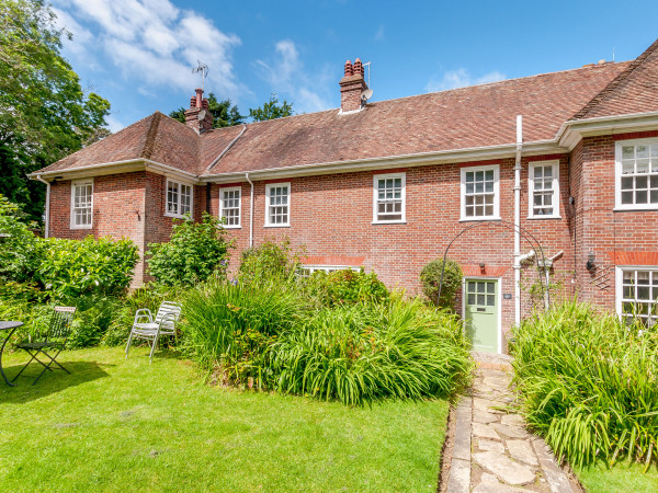 Woodlands By The Sea Cottage Image 1