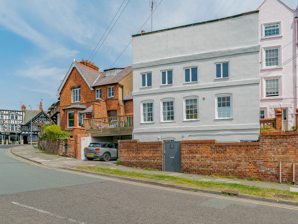 Ivy Cottage Image 1