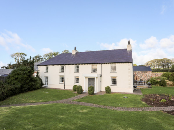 Clynnog House, Newborough