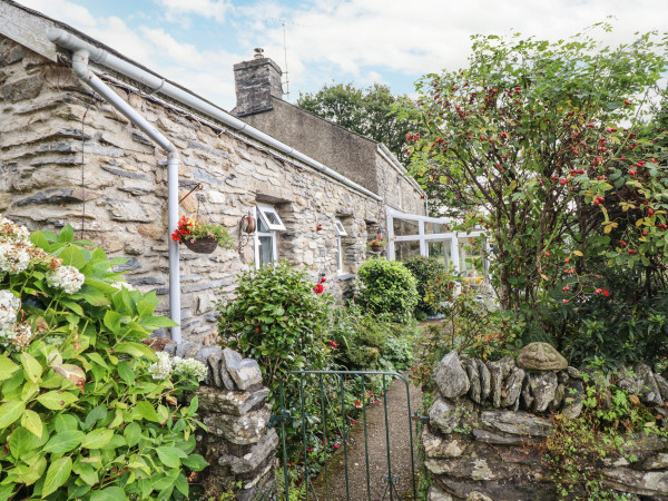 Cwm Caeth Cottage Image 1