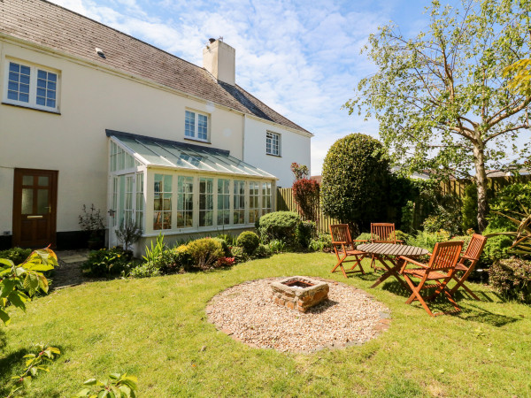 Home Farm Cottage, Fremington, Devon 