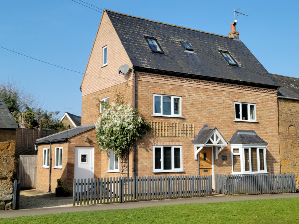 Honeysuckle Cottage (Middle Tysoe) Image 1