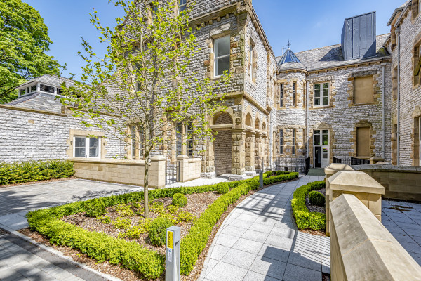 Alice House Stone Cross Mansion Image 1