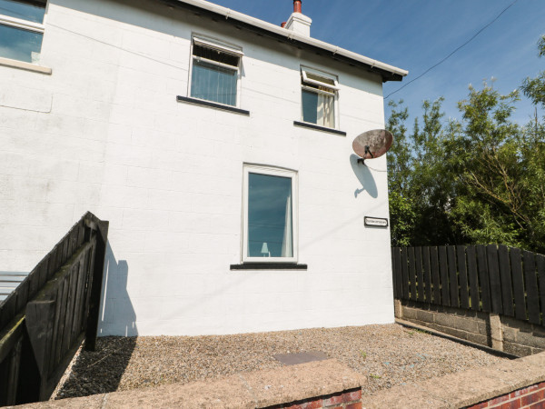 2 Station Cottages, Primrose Valley 