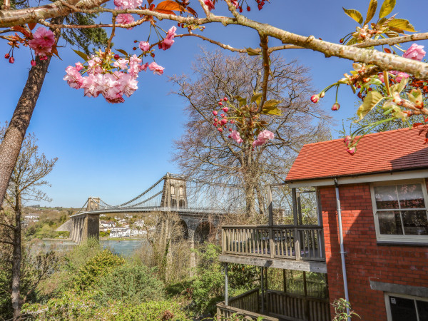 Ceris Lodge, Menai Bridge