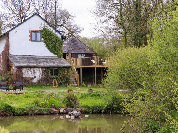 The Roundhouse, Bridestowe