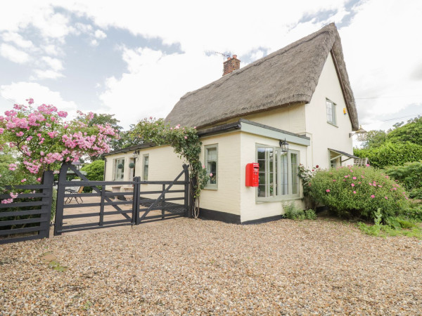 Waveney Cottage Image 1