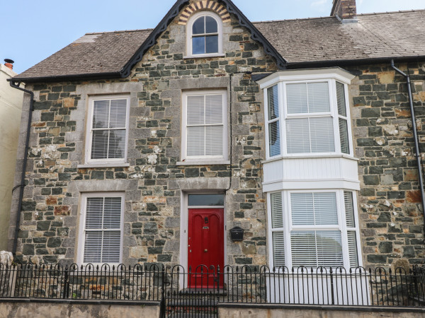 2 Ashgrove, Dinas Cross