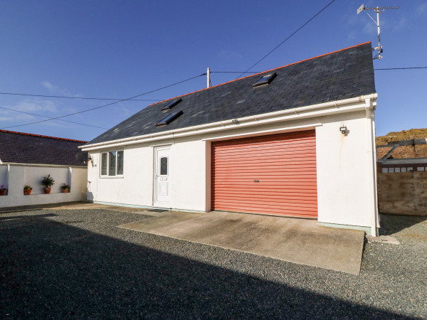 Glasfor Annex, Trearddur Bay