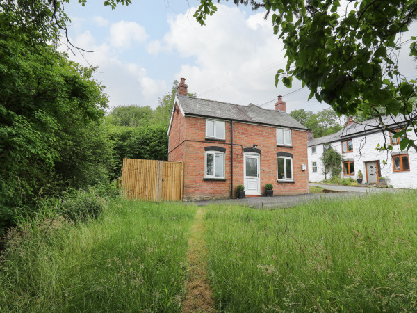 Min Y Nant, Llangadfan