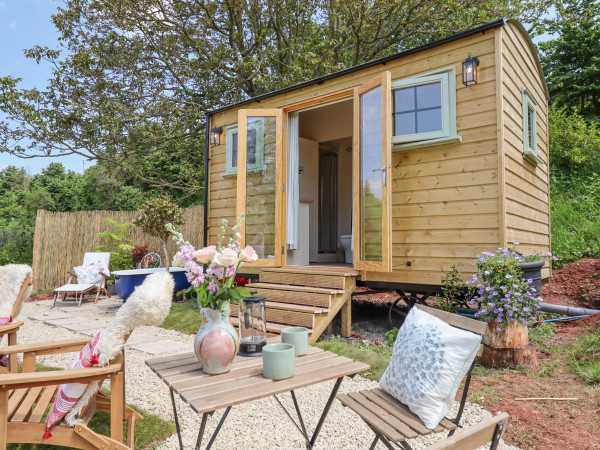 Coombe Valley Shepherd's Hut Image 1