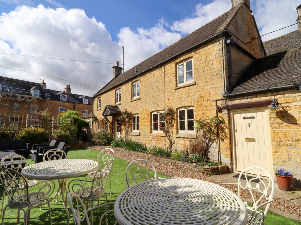 Robins Nest, Bourton-on-the-water