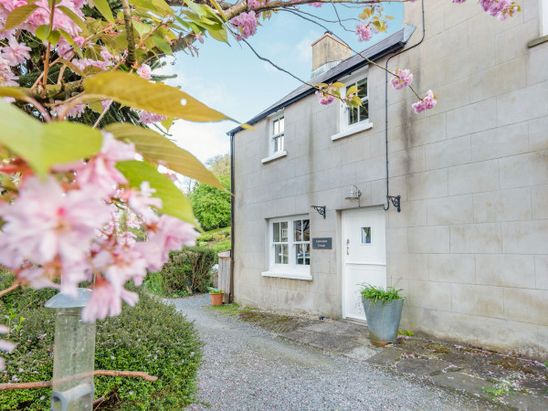 Laburnham Cottage Image 1