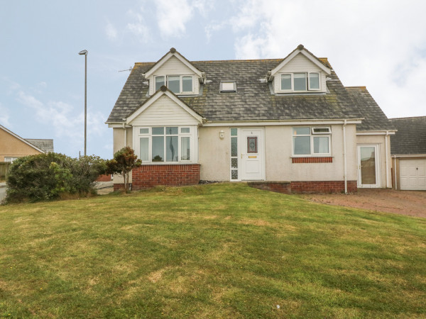 5 Cae Derwydd, Cemaes Bay