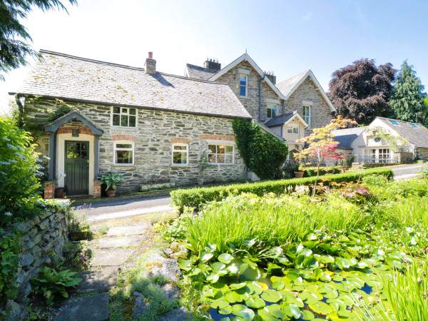 Aber Clwyd Manor, Derwen