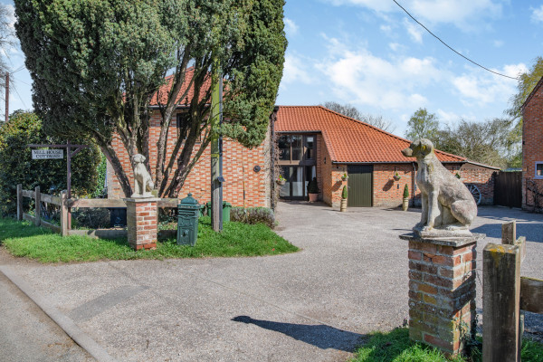 The Hayloft, Saham Hills