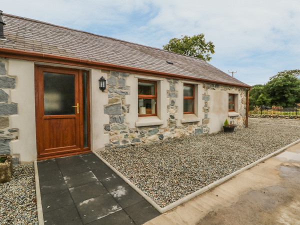 Y Deri Cottage Image 1