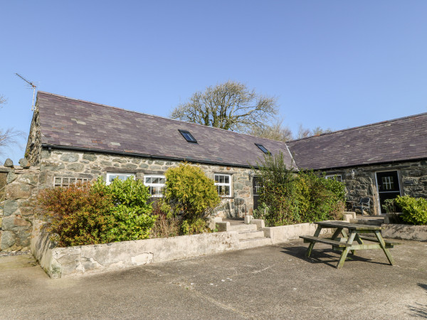 Bwthyn yr Helyg (Willow Cottage) Image 1