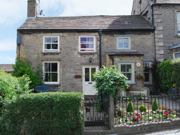 Cartmel Cottage Image 1