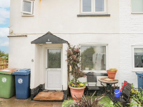 Cliff Top Cottage Image 1