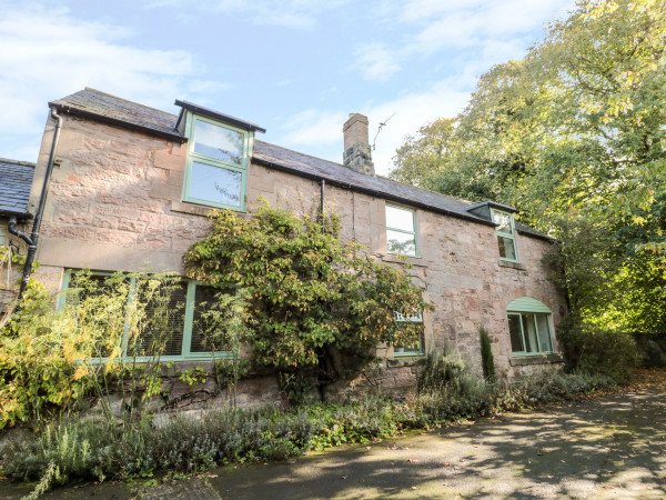 Vicarage Cottage, Lucker