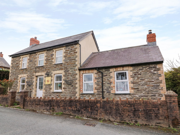 Cozy Cwtch Cottage, Penrhiwllan