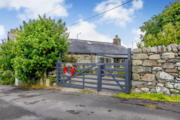 Hwylfa'r Groes, Talybont