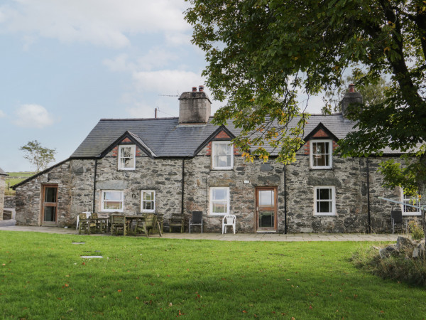 Bryn Dedwydd Farmhouse Image 1