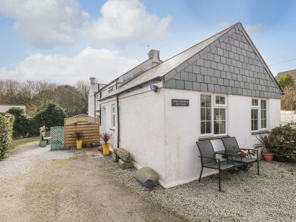 Manor Farmhouse Cottage Image 1