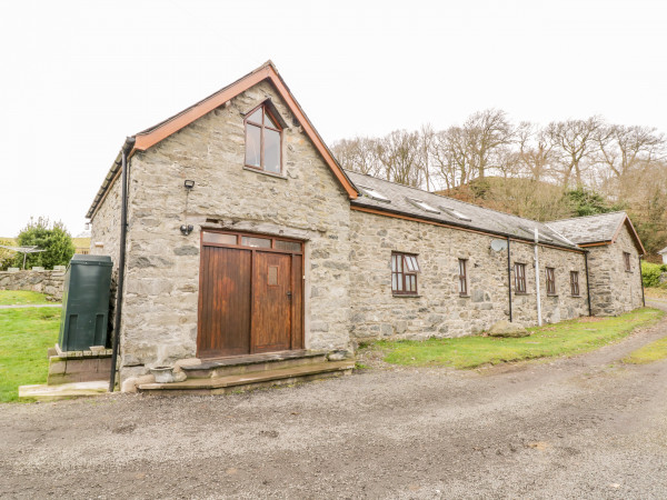 Hen Ysgubor Cottage Image 1