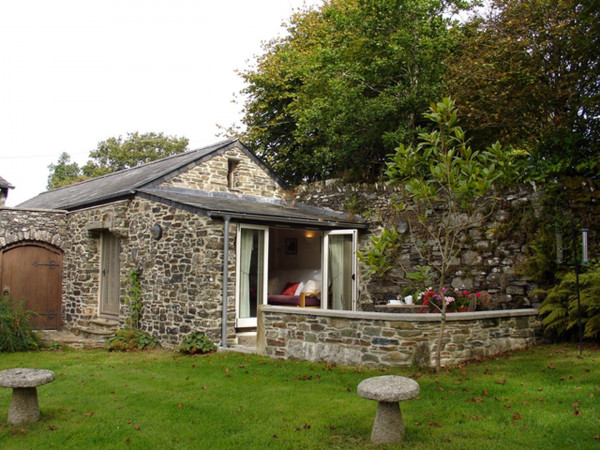 Burham Barn, Dousland