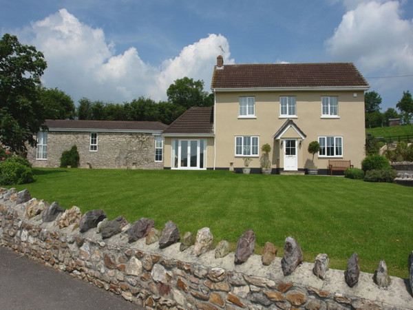 Lower Wadden Farmhouse and Annexe Image 1