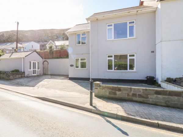 Stones Throw, Porthtowan