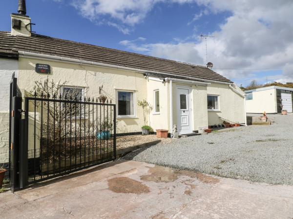 Sleeper Cottage Image 1