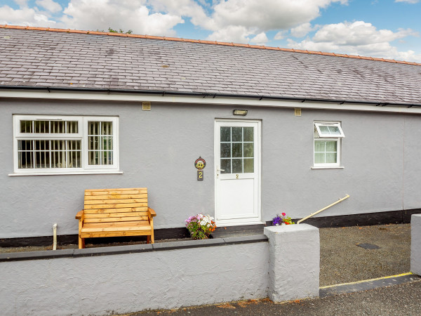 2 Black Horse Cottages, Pentraeth